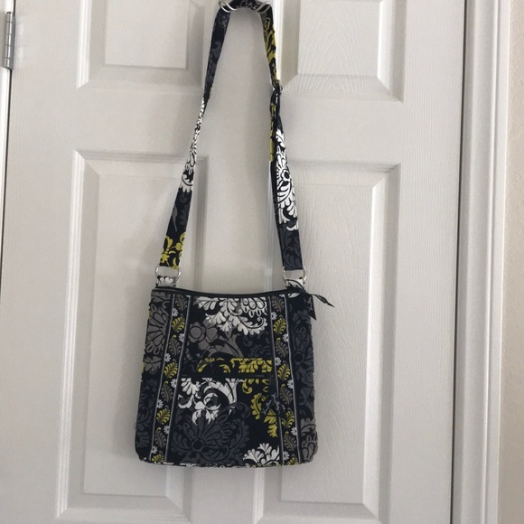 Vera Bradley Handbags - Vera Bradley crossbody purse